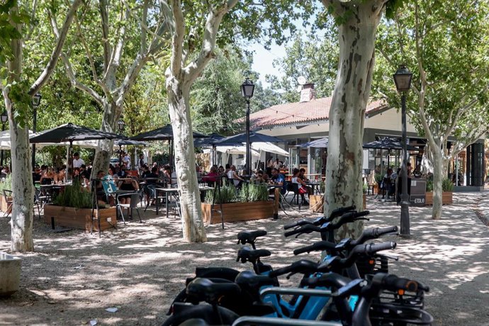 Archivo - Sector servicios, ventas