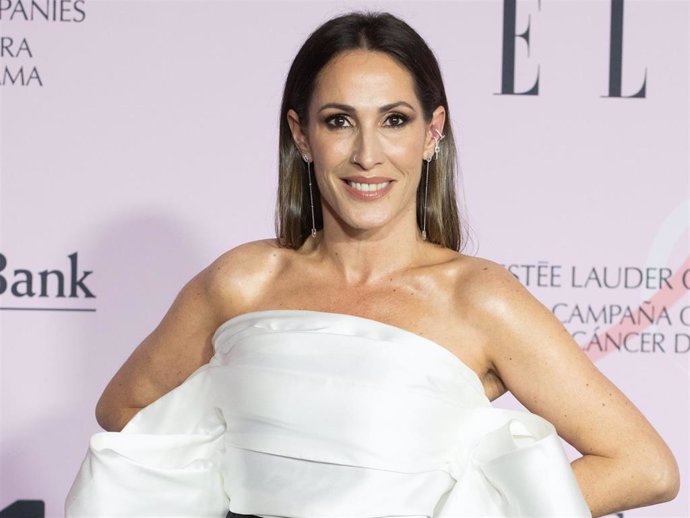 Malú asiste a la gala Elle Cáncer Ball en el Teatro Real