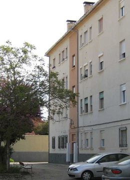 Edificio de Palencia donde se encuentran las viviendas a subasta.