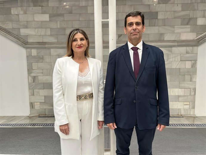 La Asamblea designa senadores autonómicos a José Ramón Díez de Revenga y María Dolores Flores