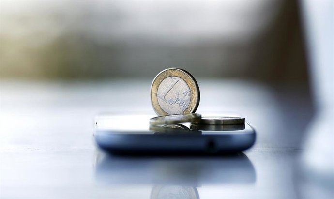Archivo - Moneda de euro.