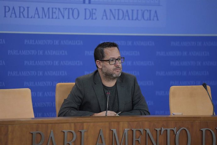 El portavoz parlamentario de Adelante Andalucía, José Ignacio García, este miércoles en rueda de prensa.