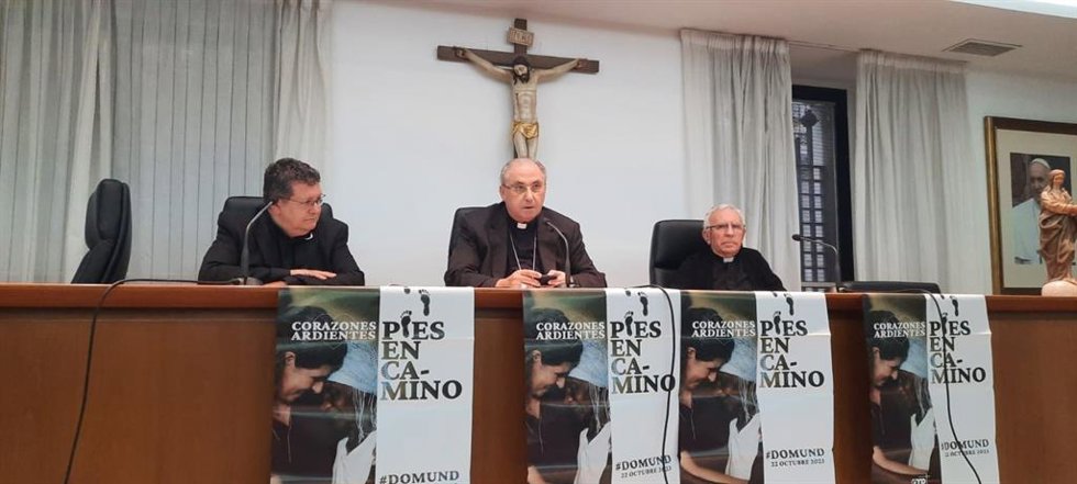 El arzobispo de Mérida-Badajoz, Celso Morga, y otras autoridades en la presentación del Domund en la Archidiócesis