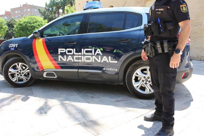 Archivo - Imatge d'un agent de la Policia Nacional