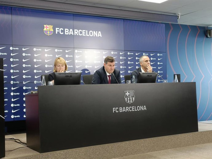 Presentación del ejercicio económico de la temporada 2022/23 y de los presupuestos para la campaña 2023/24 del FC Barcelona, con el vicepresidente económico del club, Eduard Romeu, en el centro de la imagen