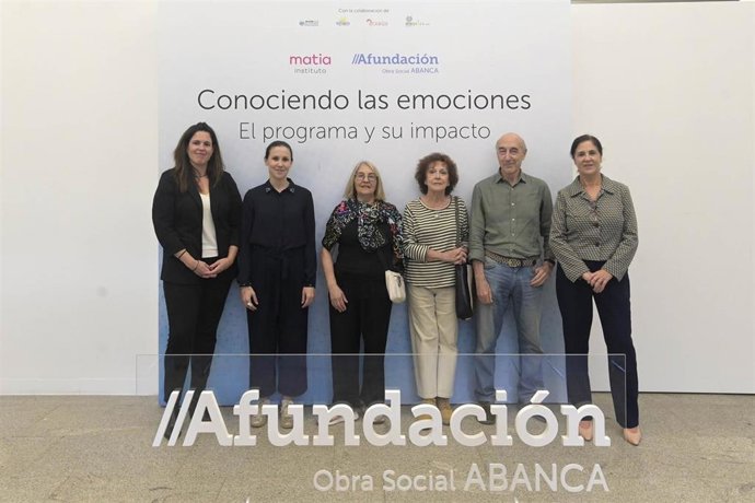 Participantes y responsables de un programa de Afundación sobre competencia emocional en mayores