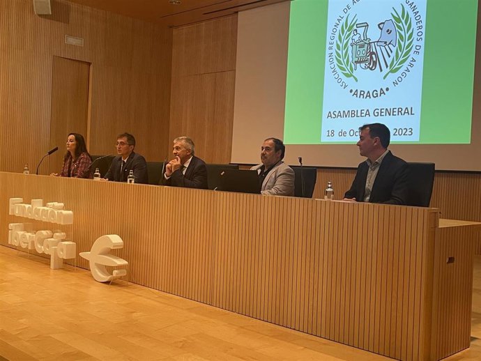 El consejero de Agricultura, Ganadería y Alimentación del Gobierno de Aragón, Ángel Samper, en la Asamblea General de ARAGA.