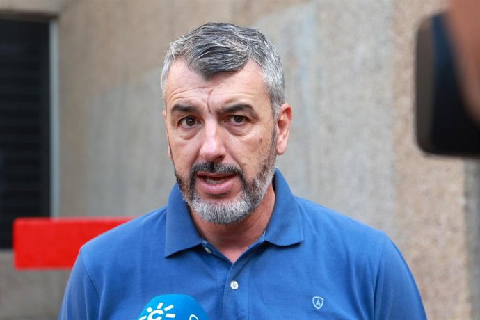 El Secretario General de UGT en Andalucía, Oskar Martín atiende a los medios en una imagen de archivo 
