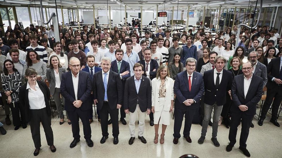 José María García Urbano;  José Luis Martínez-Almeida; Cristina Ibarrola; José María Aburto; y Carlos Martínez Mínguez en el III Congreso Internacional Filosofía y Ciudad.