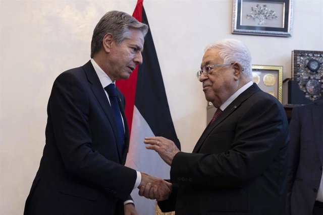 Antony Blinken, secretario de Estado de Estados Unidos, y Mahmud Abbas, presidente de la Autoridad Palestina