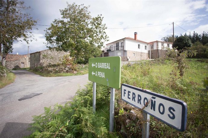Fachada de la vivienda donde ha sido detenido un presunto miembro de la organización neonazi Combat 18, a 17 de octubre de 2023, Ferroños, Sober, Lugo, Galicia (España). 