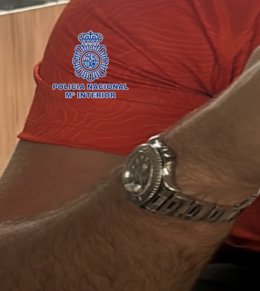 Detenido en el aeropuerto un turista que pretendía salir tras simular un robo de un reloj mediante sumisión química