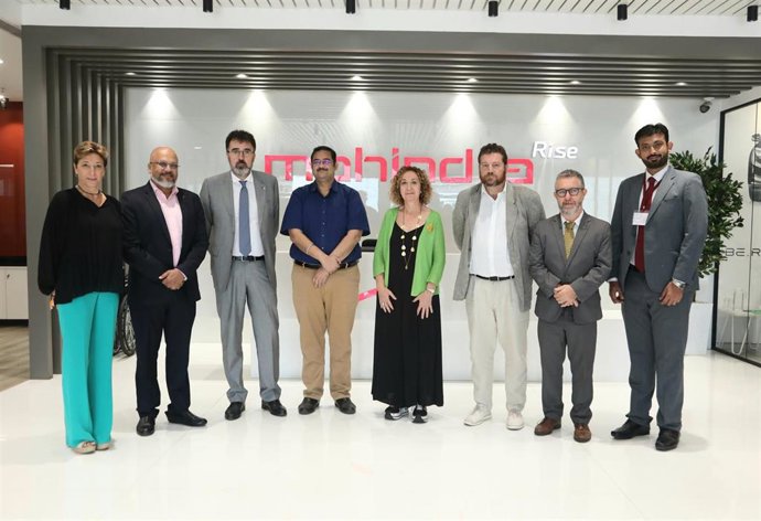 Salvadó, Capella y representantes de Mahindra en la reunión de trabajo de este miércoles