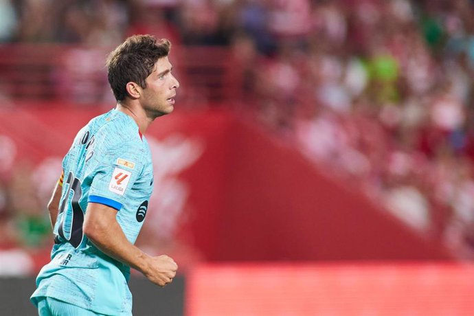 Sergi Roberto of FC Barcelona celebrates a goal during the Spanish league, La Liga EA Sports, football match played between Granada CF and FC Barcelona at Los Carmenes stadium on October 8, 2023, in Granada, Spain.