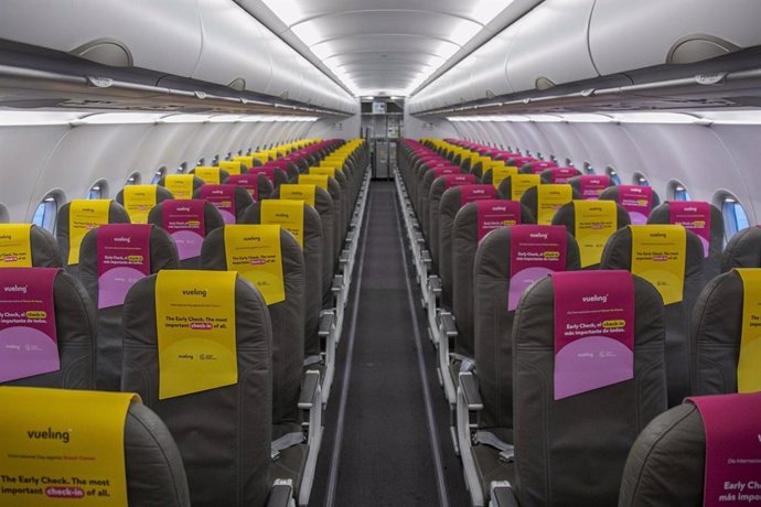 Avión de Vueling con los reposacabezas de la campaña.