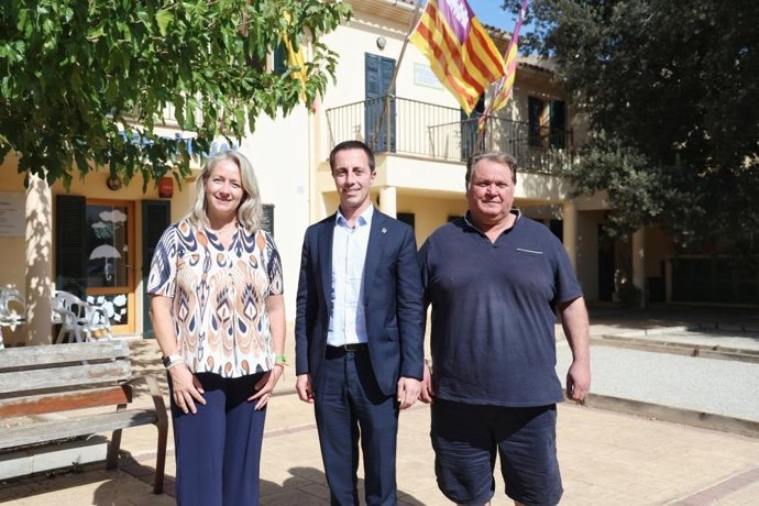 El presidente del Consell de Mallorca, Lloren Galmés, la consellera de Promoción Económica y Desarrollo Local, Pilar Amate, y el alcalde de Vilafranca, Montserrat Rosselló.