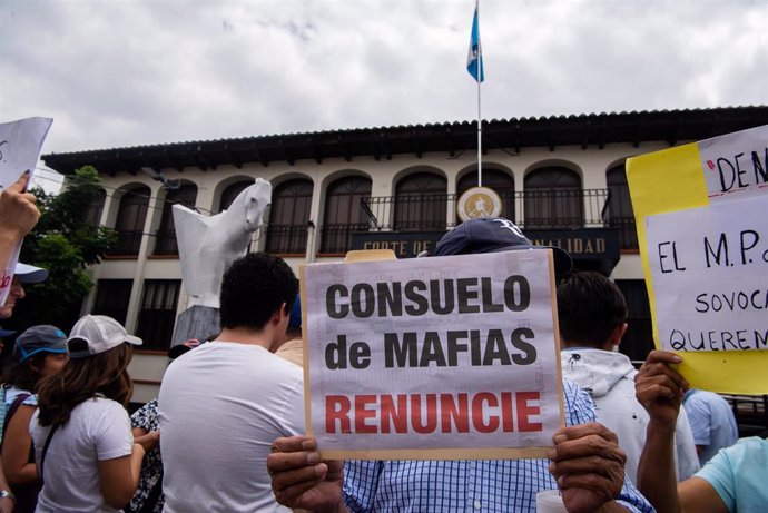 Protestas en Ciudad de Guatemala contra la Fiscalía, a la que acusa de intentar revertir el triunfo de Bernardo Arévalo en las elecciones.