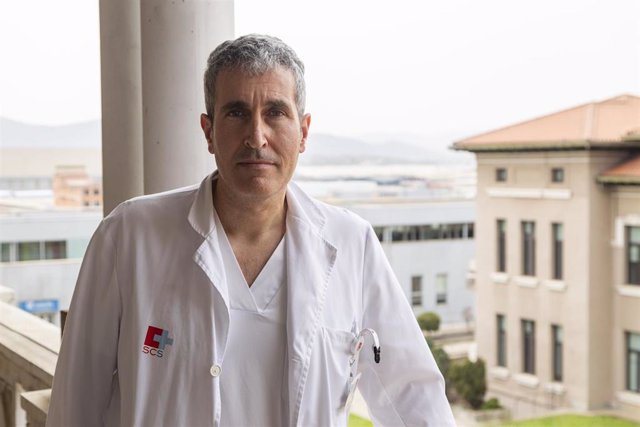 Archivo - Eduardo Miñambres, coordinador de Trasplantes del Hospital Valdecilla