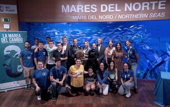 Foto de grupo con la cápsula