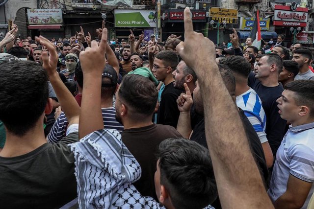 Protestas en Nablús, Cisjordania, tras el ataque contra un hospital en la Franja de Gaza