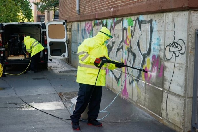 Limpieza de un grafiti