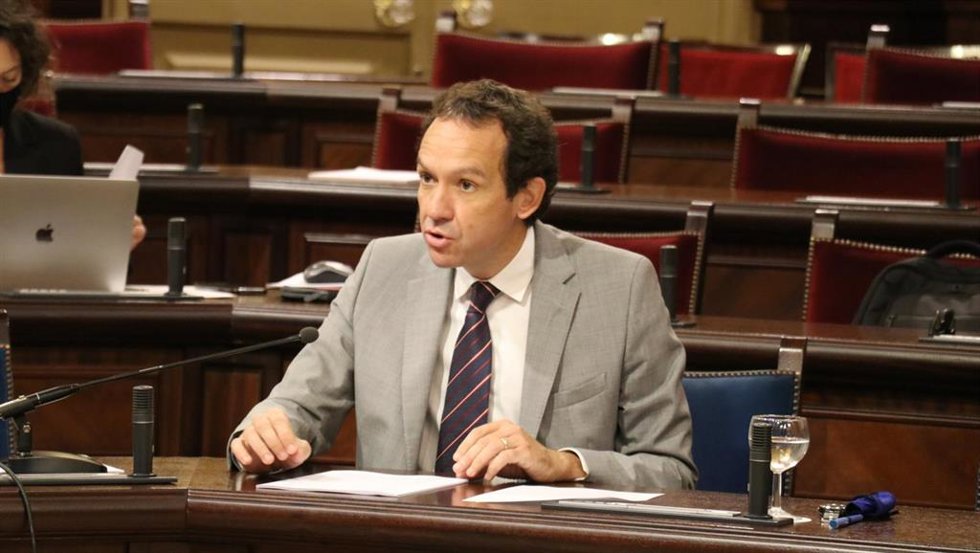 Archivo - El portavoz adjunto del PSIB en el Parlament, Marc Pons.