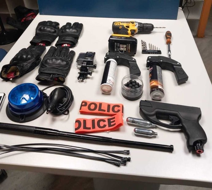 Los Mossos d'Esquadra detienen a dos hombres por presuntamente cometer robos en las carreteras fingiendo ser policías