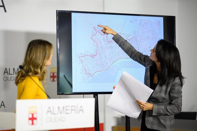 Archivo - Presentación de la zona de bajas emisiones de ALmería en una imagen de archivo.