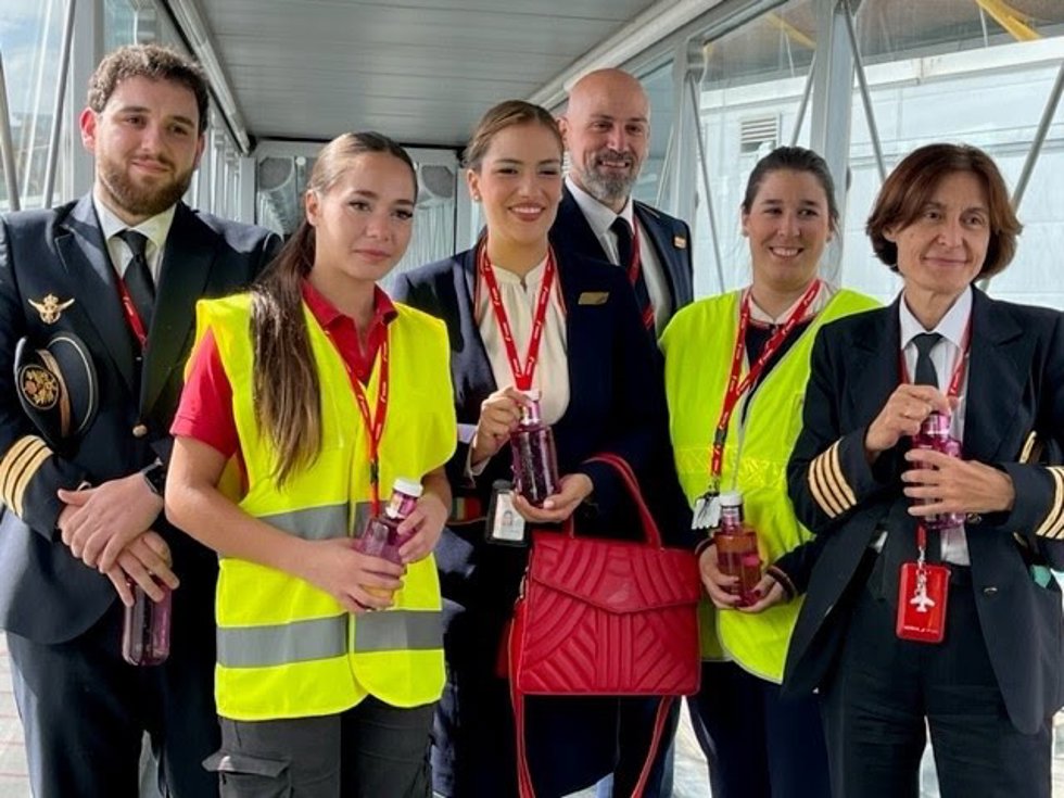 Iberia colabora en el día contra el cáncer de mama.