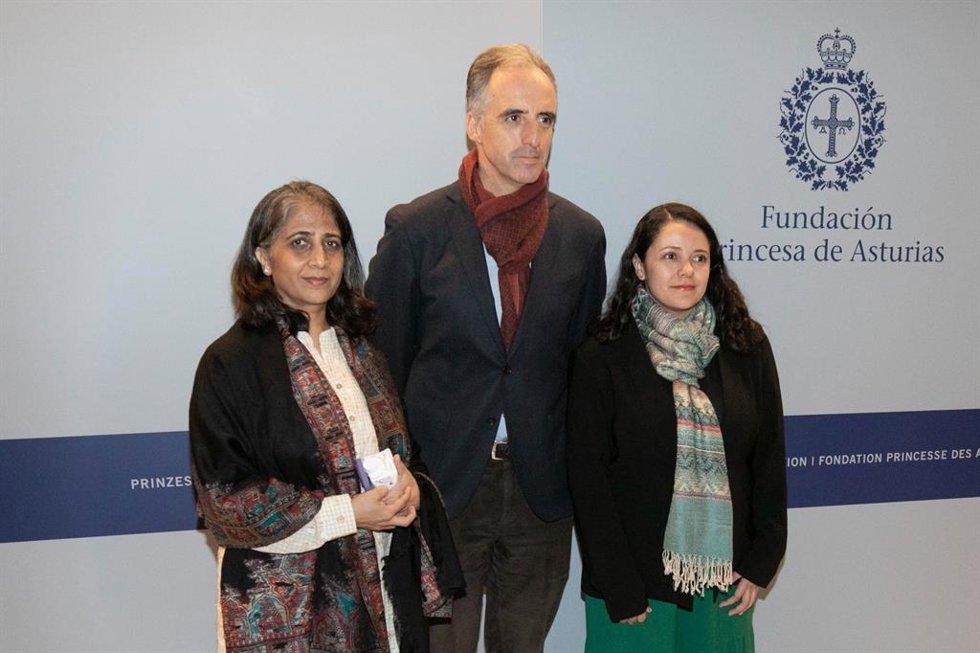 Kavita Singh, Luis Pizarro y Juliana Quintero