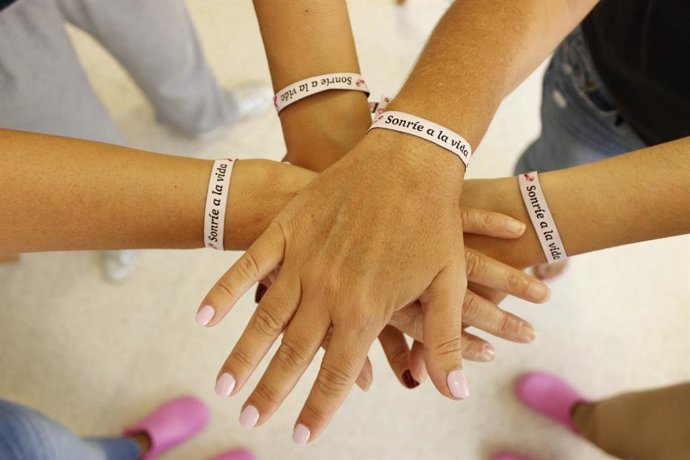 El grupo científico ha publicado recientemente un nuevo estudio en el que identifica la vitalidad y la esperanza como fortalezas psicológicas claves para la satisfacción en estas pacientes.