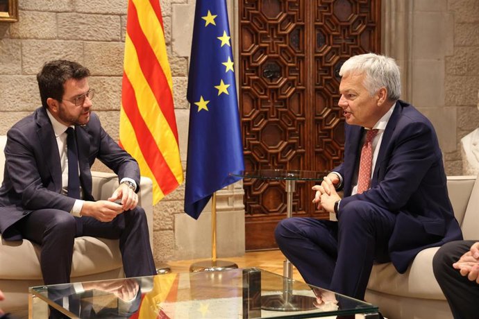 El presidente de la Generalitat, Pere Aragons, y el comisario Didier Reynders.