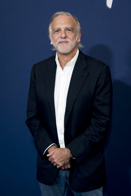 El director de la Fundación Aladina, Paco Arango, posa en un photocall previo a un concierto para celebrar los 100 años de historia de Disney, a 30 de septiembre de 2023, en Madrid (España). Durante el concierto, varios artistas han interpretado las can