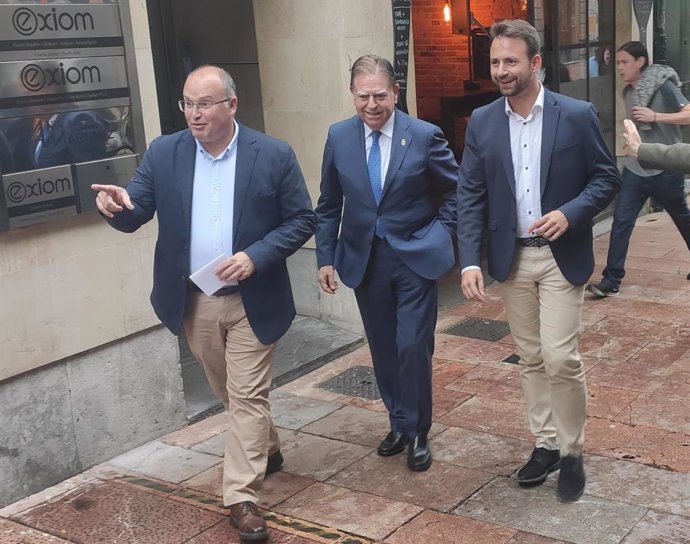 Miguel Tellado, Alfredo Canteli y Álvaro Queipo