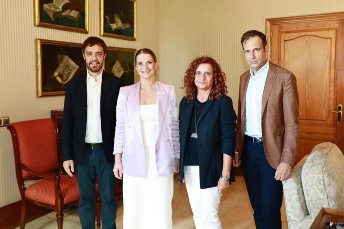 La presidenta del Govern, Marga Prohens, en la audiencia con representantes de Mallorca Design Day.