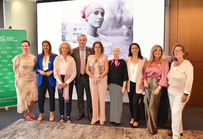 La consejera de Salud y Consumo, Catalina García, en la presentación de la campaña con motivo del Día Internacional del Cáncer de Mama, 'El rosa es más que un color'