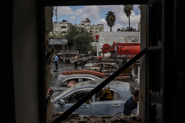 Destrucción tras el ataque al hospital Al Ahli, la Franja de Gaza