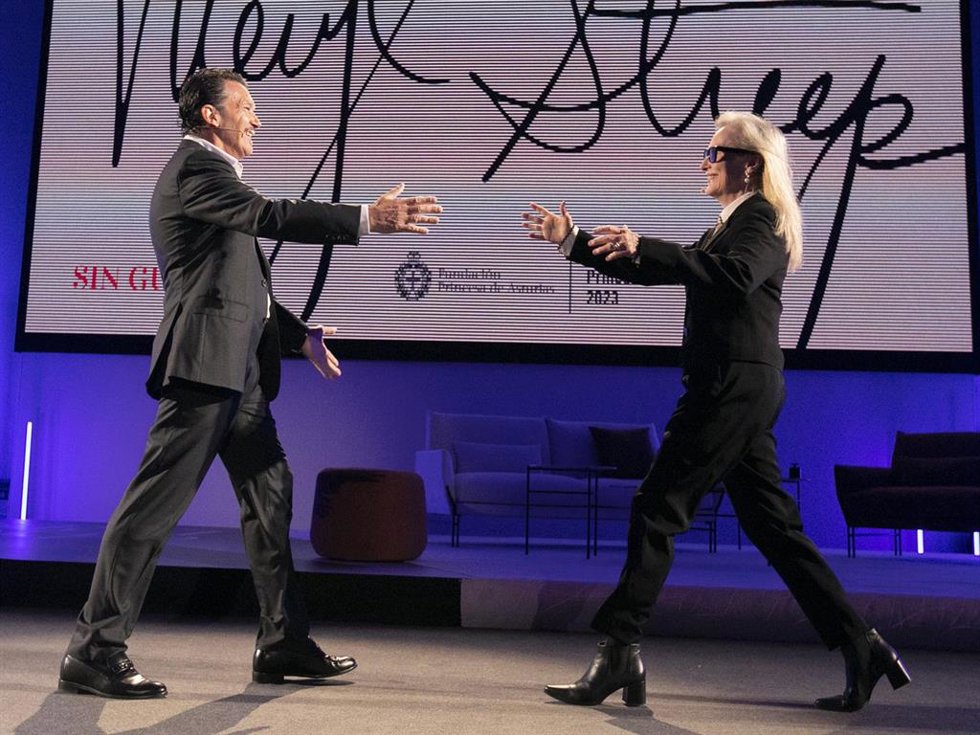 Los actores Meryl Streep y Antonio Banderas participan en el acto Sin guion. Encuentro con el público, en el Palacio de Congresos de Oviedo