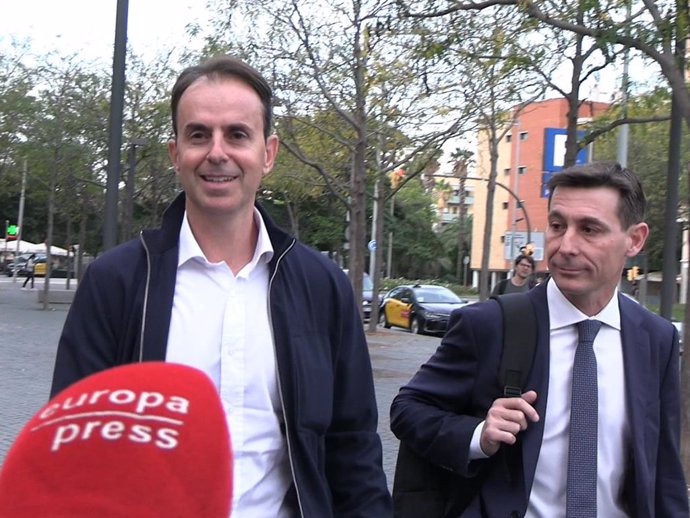 Josep Santacana llega a los Juzgados con su abogado, Juan Segarra