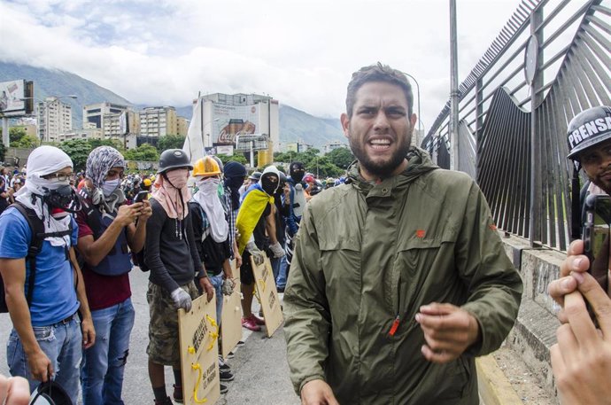Archivo - El diputado Juan Requesens en las protestas opositoras de 2017