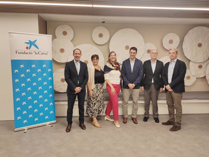 UIC Barcelona y la Fundación "la Caixa", a través de CaixaBank, han renovado su acuerdo de colaboración para cuidar a las personas en la etapa final de la vida