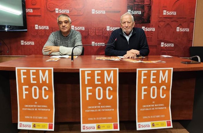 Juan Carlos Rodríguez (izda) y Jesús Bárez presentan el III Encuentro Nacional de Festivales de Fotografía que será en Soria.