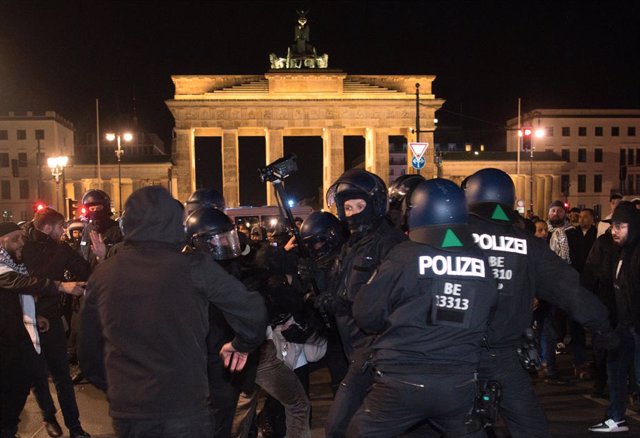 Imagen de archivo de policías alemanes durante las protestas a favor de Palestina en Berlín.