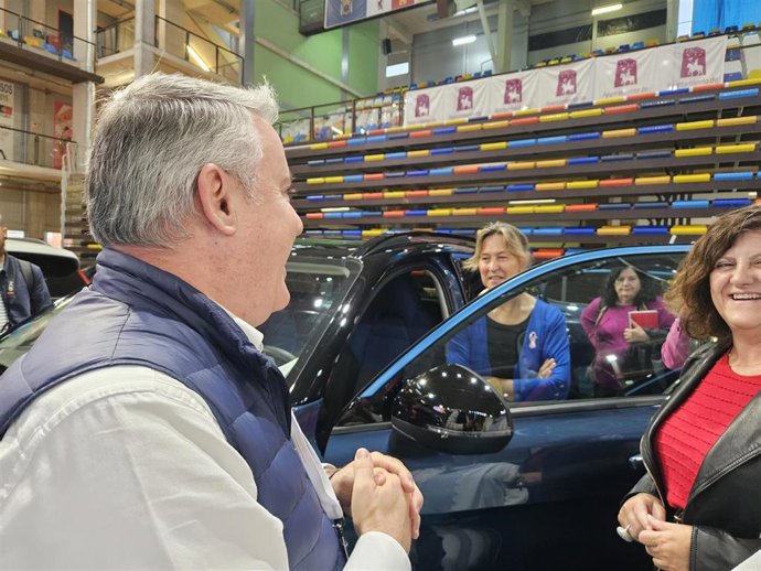 La alcaldesa de Guadalajara, Ana Guarinos, en la Feria del Automóvil.