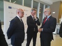 El ministro de Sanidad visita en el HUN dos nuevos equipos de alta tecnología, operativos solo en Navarra