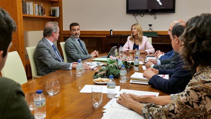 Se trata de la primera reunión conjunta entre la vicepresidenta y los responsables camerales.