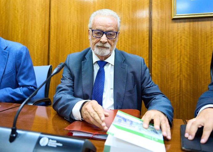 El Defensor de la Infancia y Adolescencia de Andalucía, Jesús Maeztu, comparece en la Comisión de Desarrollo Educativo y Formación Profesional