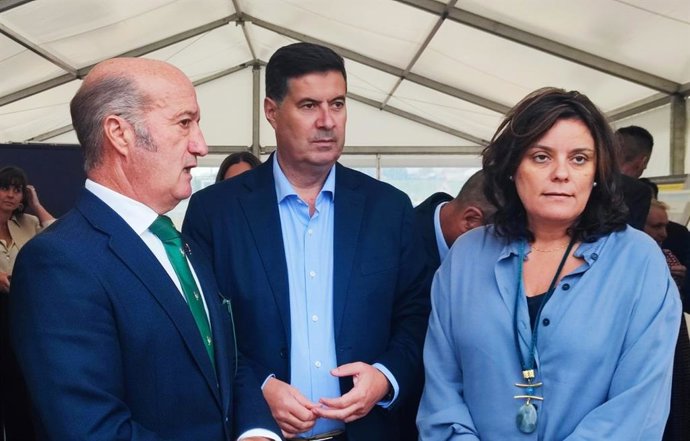 Representantes del PP en el acto de inauguración de las obras del tercer carril de la Y.