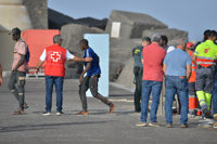 El Gobierno prepara una subvención de 50 millones para atender a los migrantes en Canarias