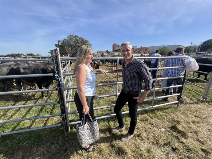 El secretario general del PSOE de Cantabria y portavoz del grupo socialista, Pablo Zuloaga, en la Feria de San Lucas, en Entrambasaguas